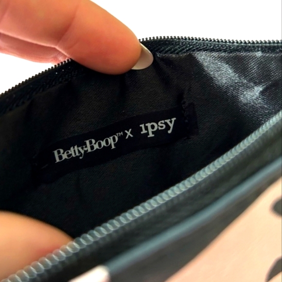 🚨Host Pick🚨Betty Boop⚘️🍓Makeup/Cosmetic Bag - Picture 5 of 7